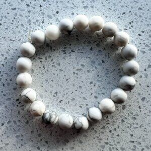 HOWLITE Beaded Stretch Bracelet 8 mm